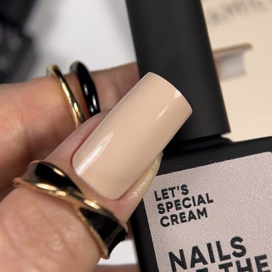 NAILSOFTHEDAY Let's special cream 081