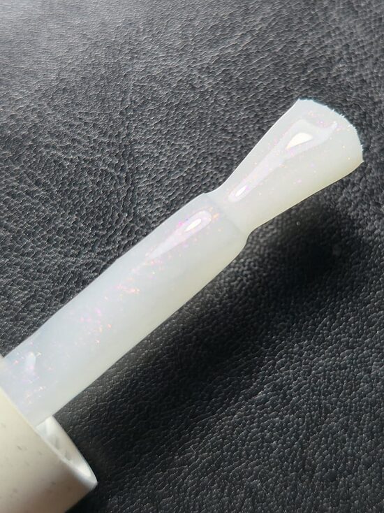 Nailsoftheday Cover base milk 05 shimmer — pienaina bāze ar rozā-violetiem spīdumiem 10ml